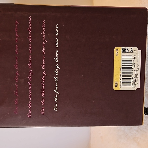 Garth Nix The Keys to the Kingdom Book 4. Sir Thursday Home Accent Cofffe table - Picture 4 of 15